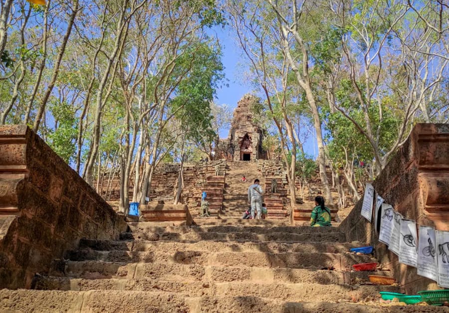 best time to visit Wat Banan is in the dry season