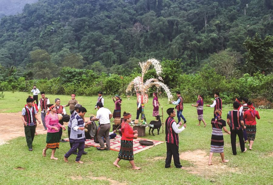 bru-van kieu in doong village