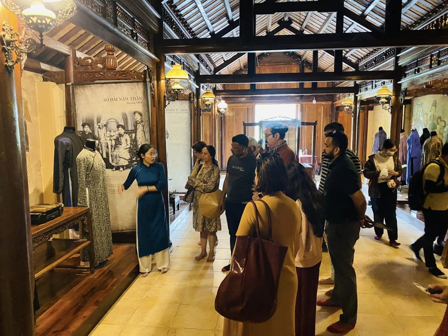 international visitors in the Ao dai museum 