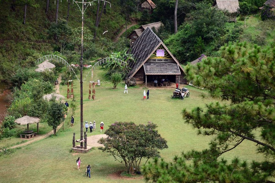 peaceful live in cu lan village