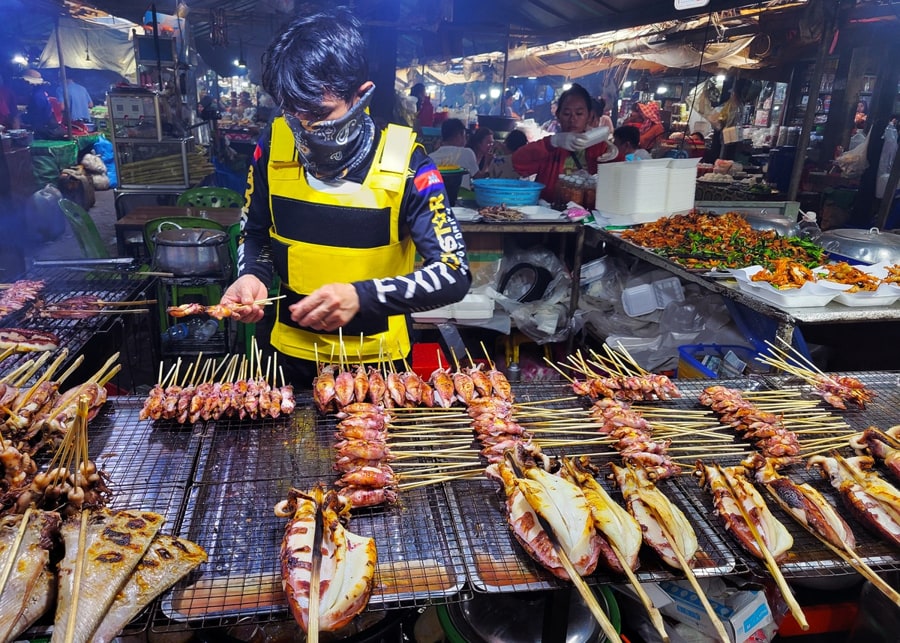 people head to the Kep Crab Market for seafood