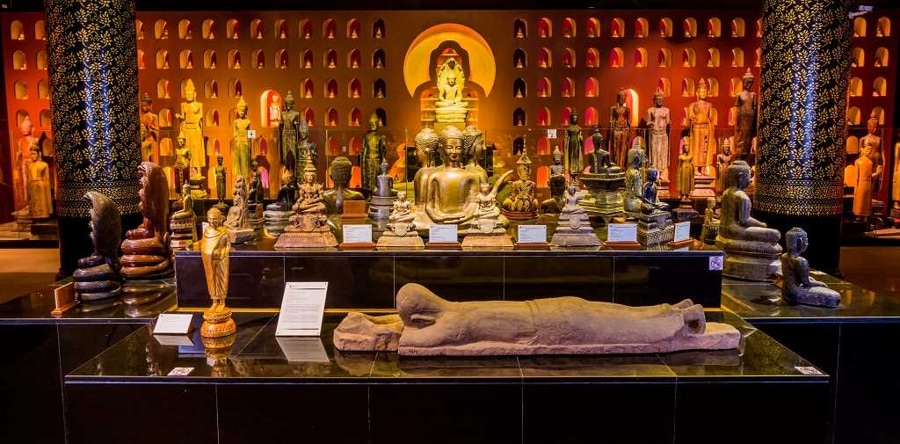 scale models, charts, and multimedia displays