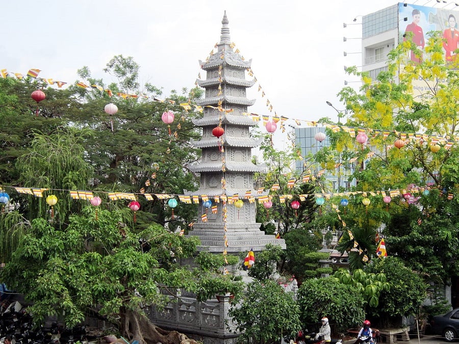 stone stupa stands as one of the most emblematic architectural features of Vinh Nghiem Pagoda