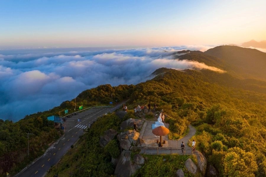 Watching the sunrise at Ban Co Peak
