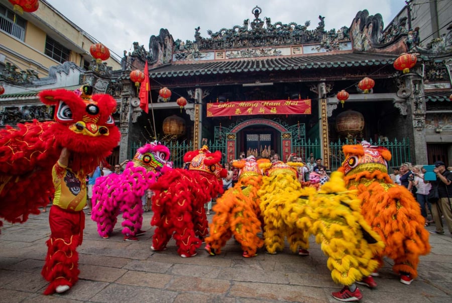 the thien hau pagoda's open courtyard