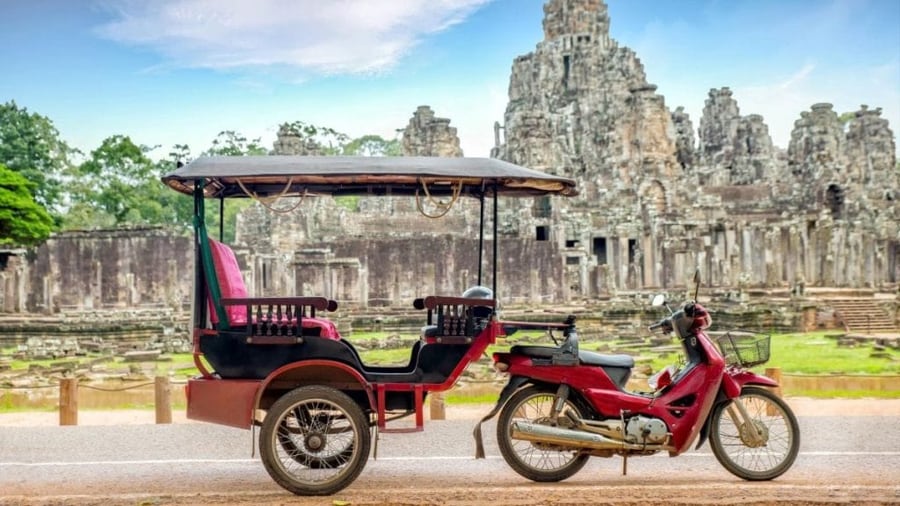 tuk tuk in cambodia