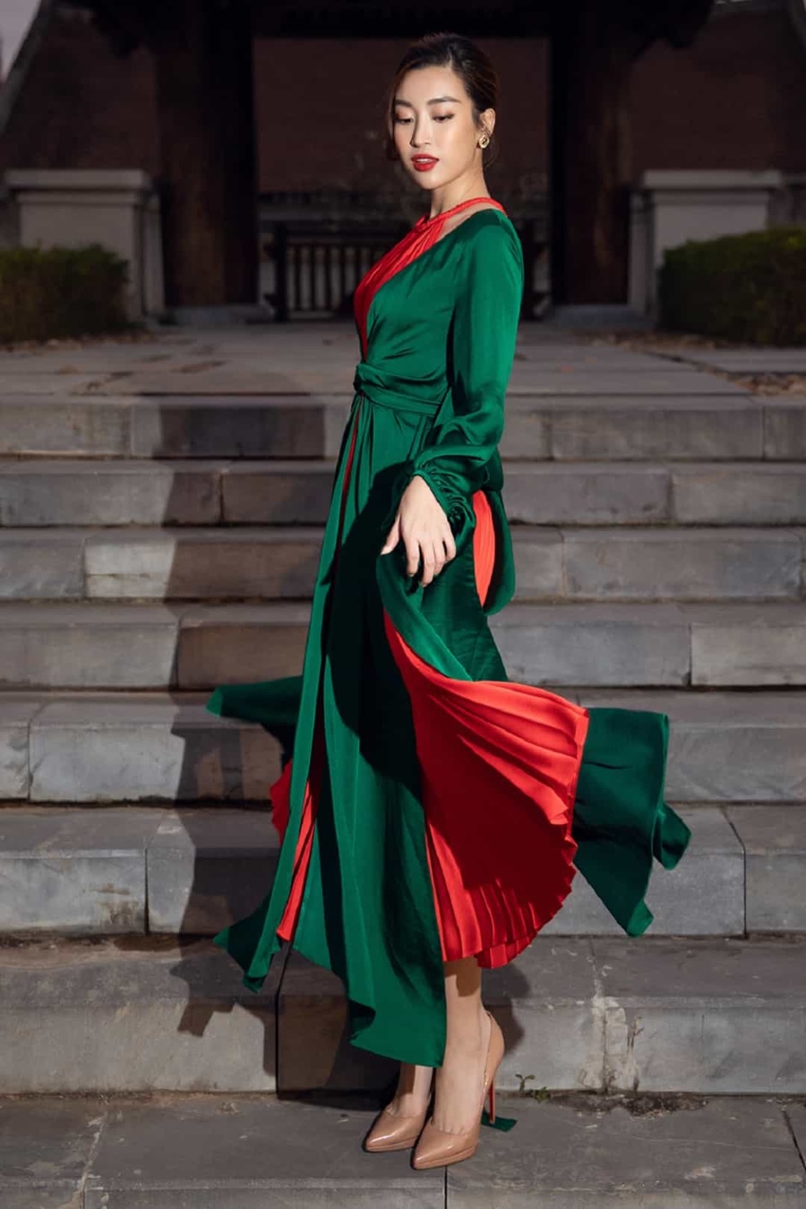 Ao Tu Than is a Vietnamese folk costume