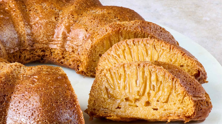 Honeycomb cake is one of Vietnam's most famous sweet treats