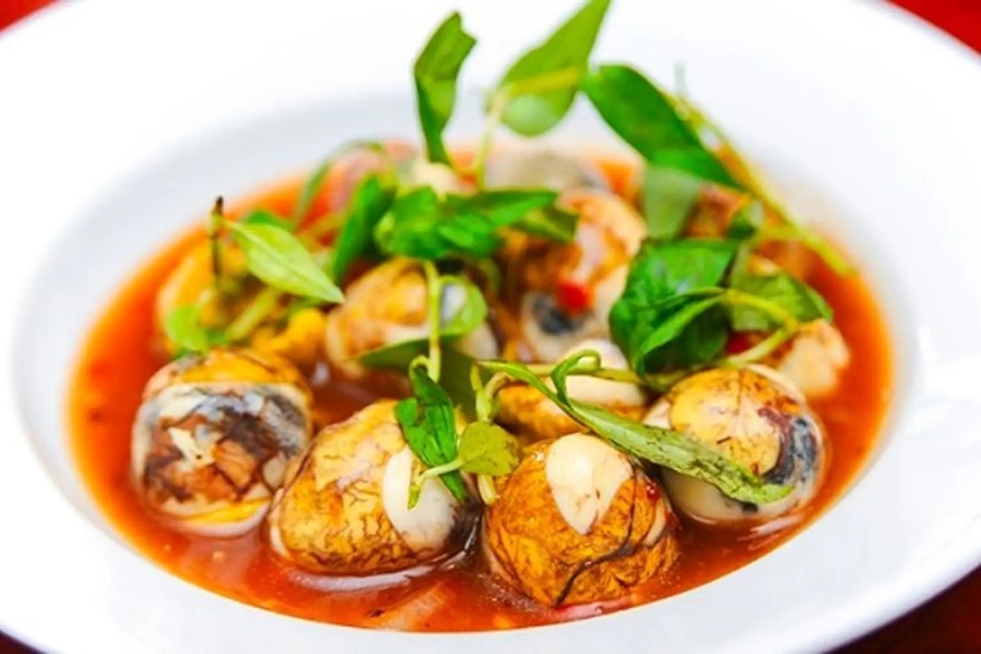 Quail Eggs Stir-Fried with Tamarind Sauce