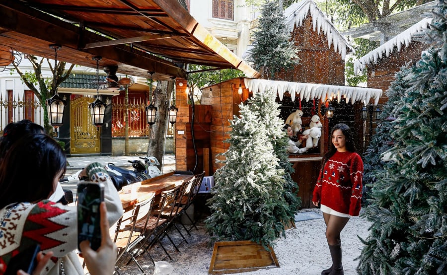 Cafés with Christmas Decorations in Vietnam