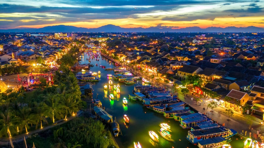 boat on the hoai river in hoi an