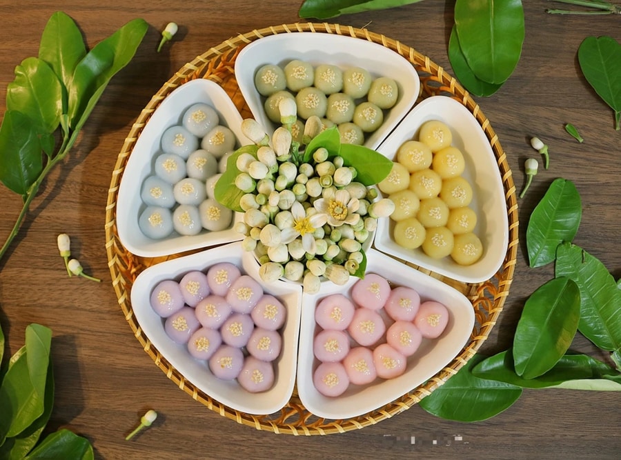 colorful banh troi in Cold Food festival