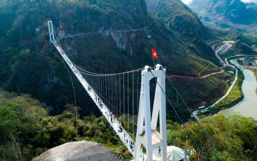 Bach Long Glass Bridge is open every day