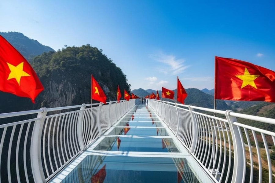 Bach Long Glass Bridge