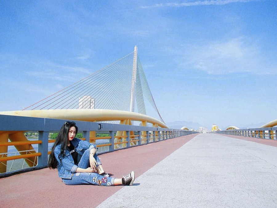 Capture Photos From The Bridge Walkways