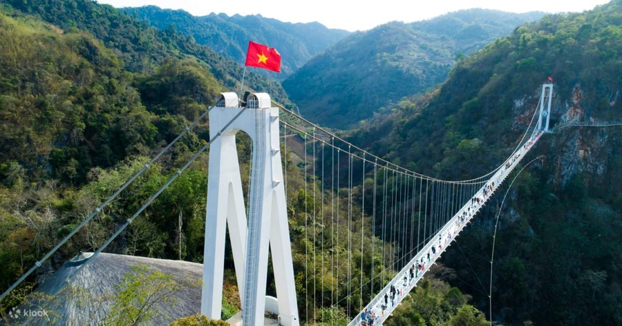 Contemporary And Bold Architecture of Bach Long Glass Bridge