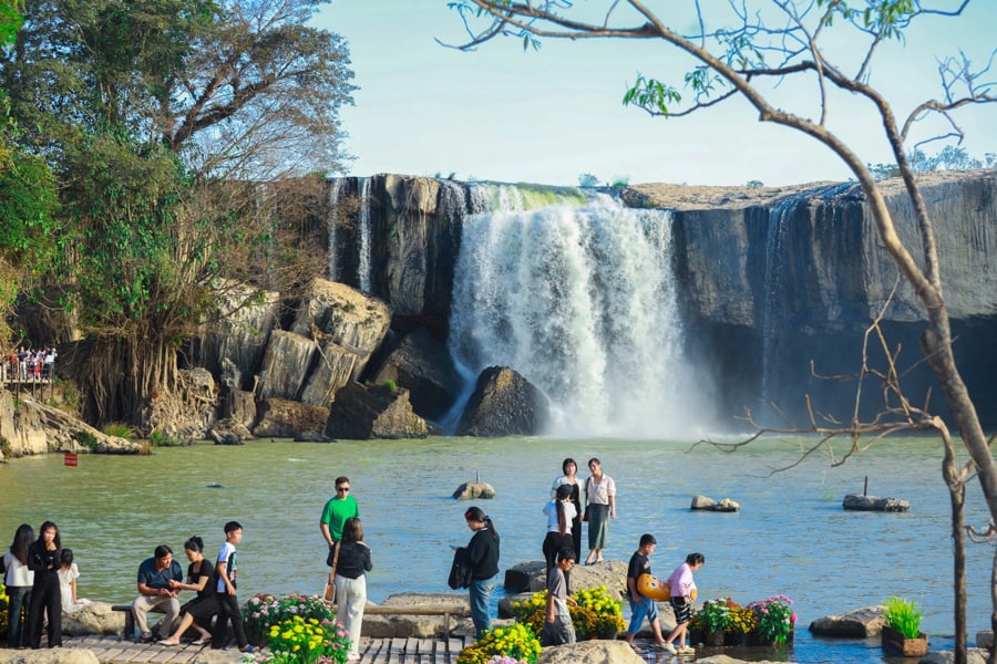 Dray Nur Waterfall is open daily