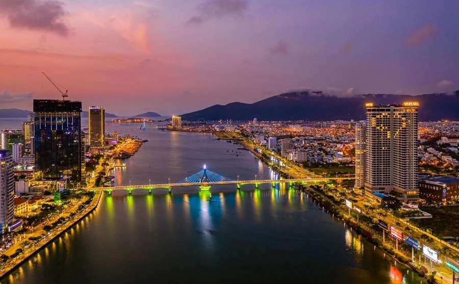 Enjoy Panoramic Views Of the Han River And City Life