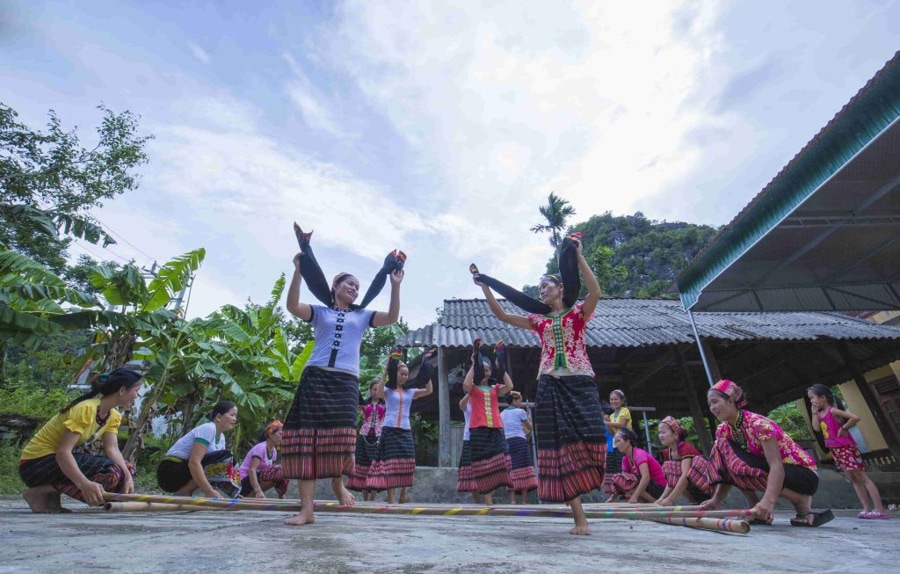 Experience Local Ethnic Culture And Daily Life