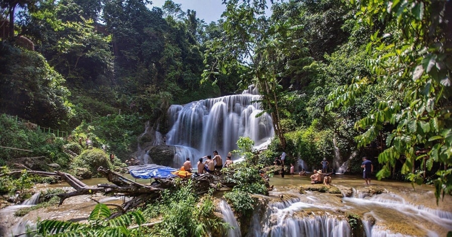 Mu Waterfall usually opens all year round