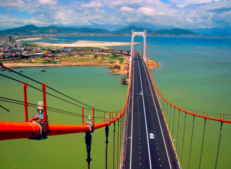 Thuan Phuoc Bridge does not require an entrance fee