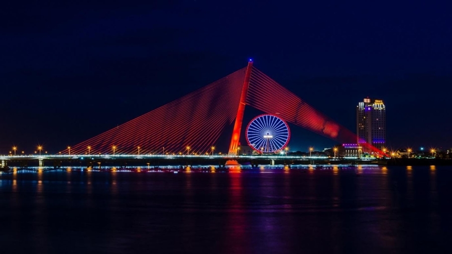 Tran Thi Ly Bridge is one of the most recognizable architectural marvels in Da Nang