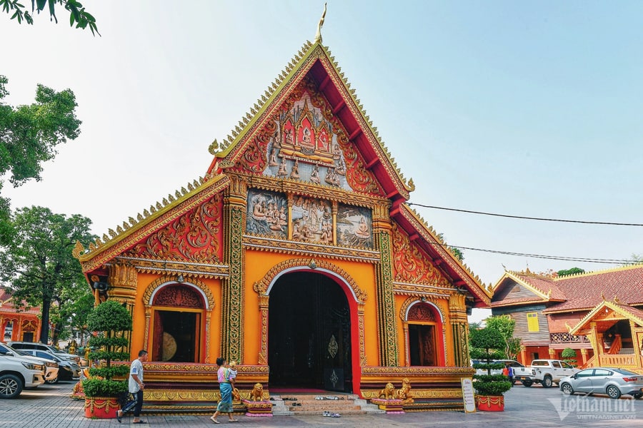 Wat Si Muang opens daily