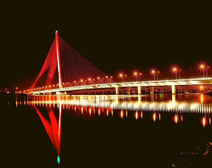 Watch The Bridge Glow And Change Colors At Night