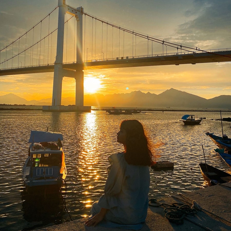 best time for visiting Thuan Phuoc Bridge is at sunset
