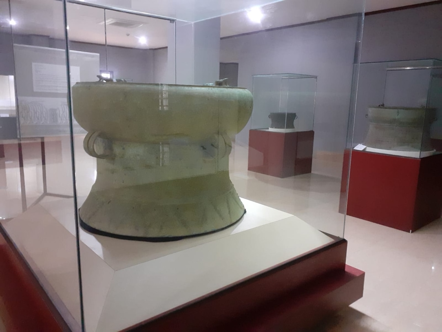 exhibitions inside the laos national museum
