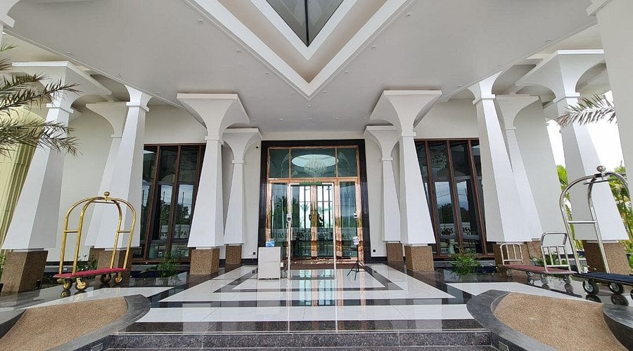 Castle Bayview Resort And Spa