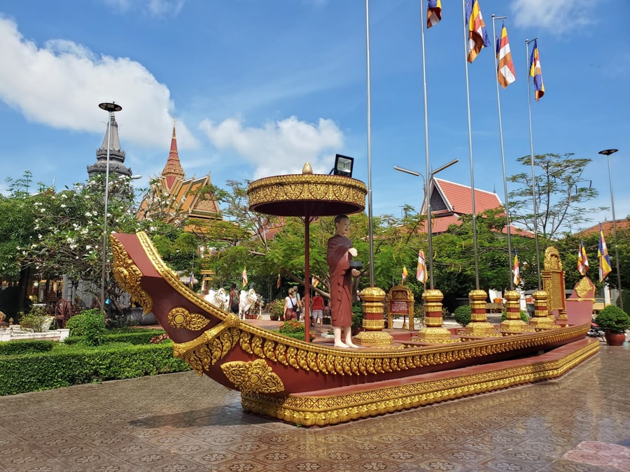 Stupas And Memorial Structures in Wat Preah Prom Rath