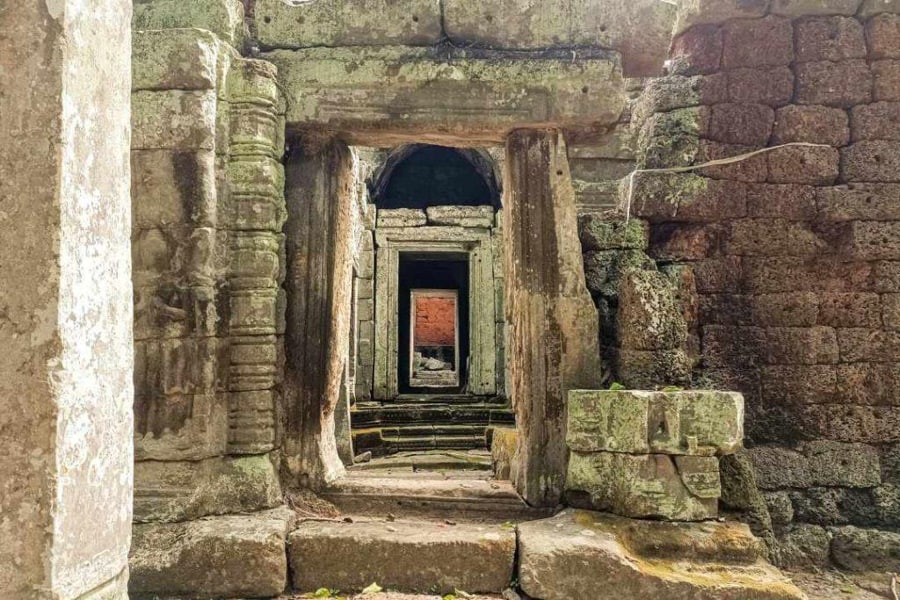 winding corridors of Banteay Kdei