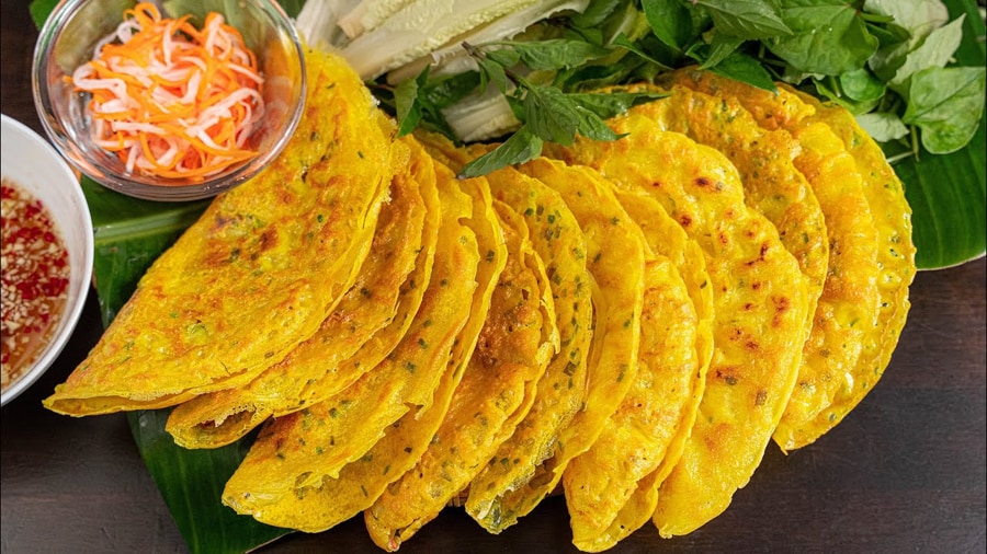 Banh Xeo is called “sizzling pancake”