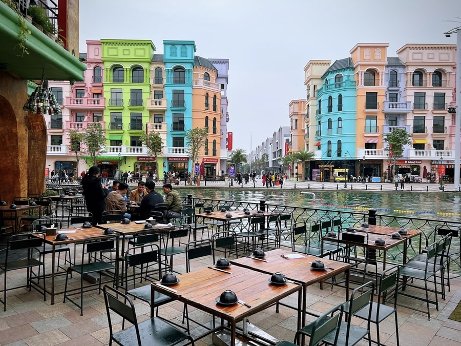 Explore International Restaurants And Cafés