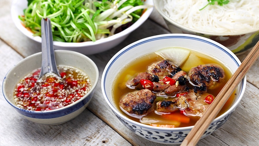 How To Eat Bun Cha Like A Local