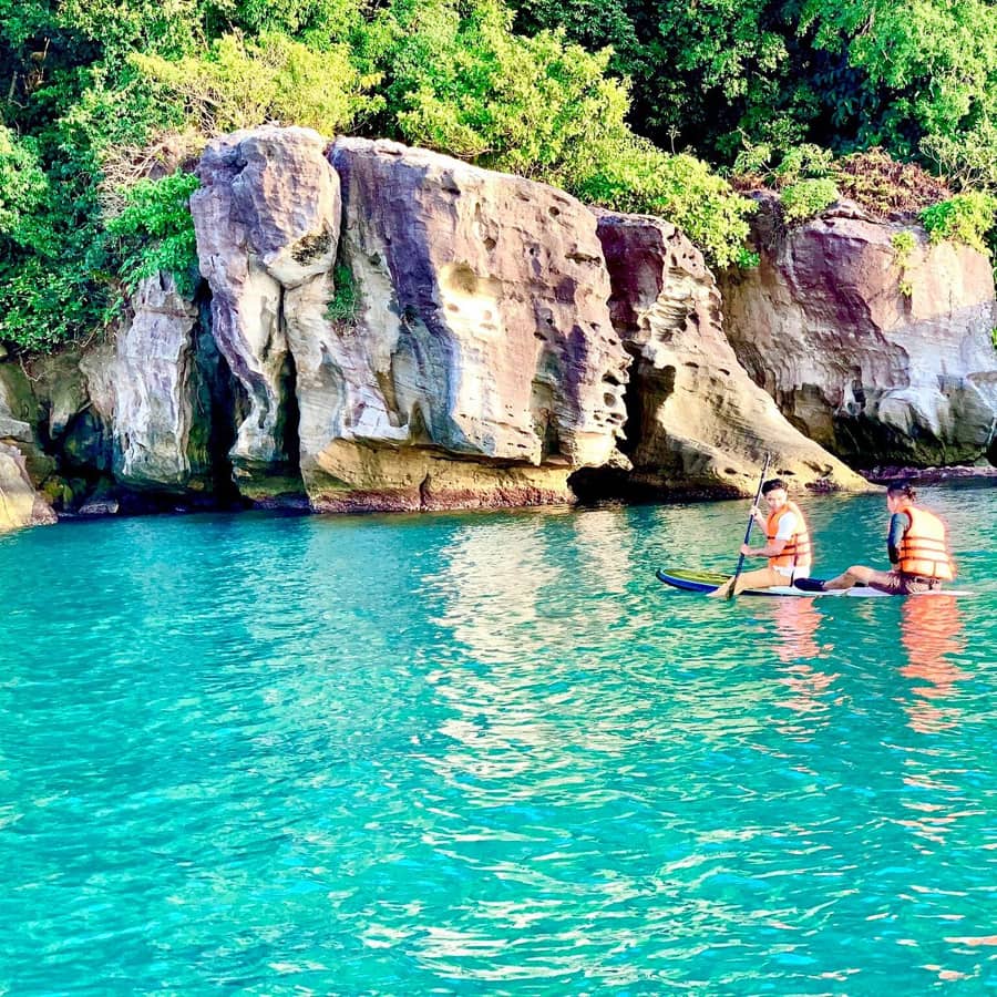 Kayaking Around Quiet Bays