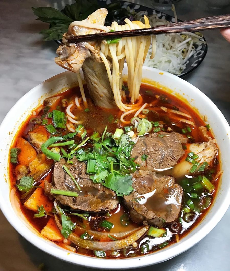 Mix the noodles and toppings