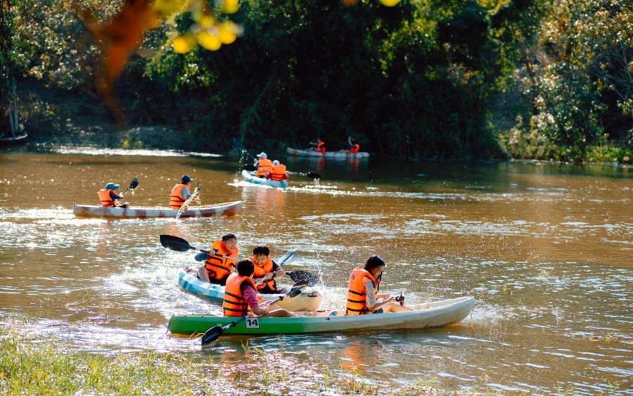 Try Kayaking Through Calm Waterways