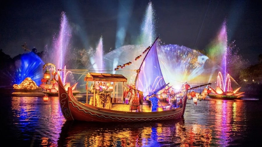 Unique water music show at Mega Grand World