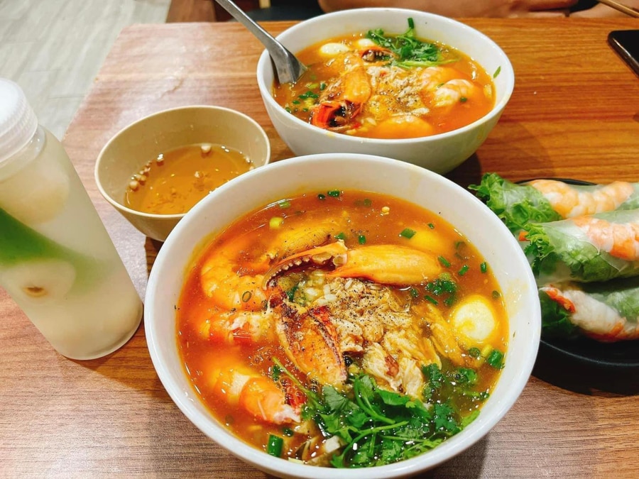 banh canh with crab