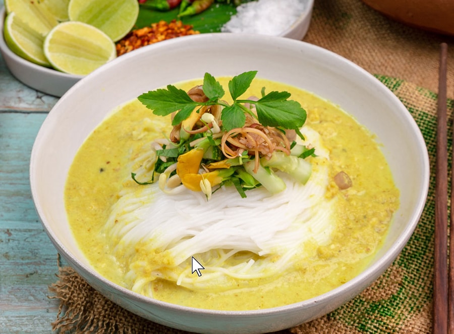 Nom Banh Chok in cambodia